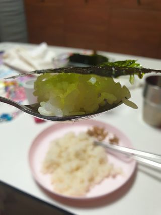 [해림맛김] 들기름에 구운 바삭바삭 김 4종 세트 + 1종 랜덤발송 총5개입 — 5점을 준 리뷰어가 2021년 2월 올린 사용 사진