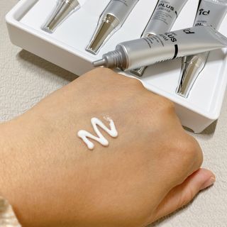 아이디플라코스메틱 아이디 브이로직 플러스 크림 15ml X 4EA — 5점을 준 리뷰어가 2022년 5월 올린 사용 사진