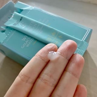 오투에니원 화이트 스완 갈락토미세스 비타민 C 워터 슬리핑 마스크 — 5점을 준 리뷰어가 2022년 12월 올린 사용 사진