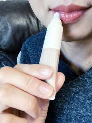 [후르디아] 올리브영 착한보습 비건 립버터 2종 — 4.5점을 준 리뷰어가 2022년 12월 올린 사용 사진