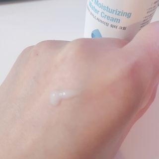 약손명가코스메틱 에오스보떼 아쿠아 모이스처라이징 워터 크림 — 5점을 준 리뷰어가 2022년 1월 올린 사용 사진