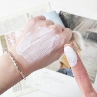 아이레시피 마일드 히알루로닉 모이스트 업 선스크린 SPF50+ PA++++ — 5점을 준 리뷰어가 2023년 6월 올린 사용 사진