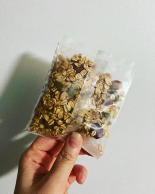 [그래한끼] 무설탕/저당 시리얼타입 수제그래놀라 (40gX10개) — 5점을 준 리뷰어가 2022년 9월 올린 사용 사진