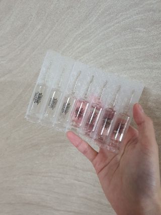 유니베르소 산소앰플 7일 집중케어 앰플 — 4점을 준 리뷰어가 2021년 4월 올린 사용 사진
