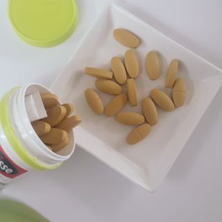 Swisse 스위스 고함량 밀크씨슬 35,000mg 60정 — 5점을 준 리뷰어가 2021년 11월 올린 사용 사진