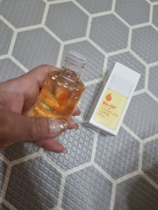 바이오오일 [바이오-오일] 스킨케어 오일 내추럴 60ml — 5점을 준 리뷰어가 2021년 11월 올린 사용 사진