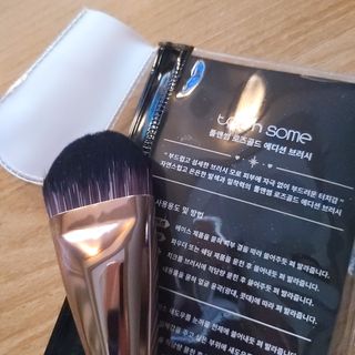 [툴앤썸] 메이크업 브러시로 바르고 호빵 스펀지로 클렌징하는 A-Z 뷰티툴 5종 — 5점을 준 리뷰어가 2021년 2월 올린 사용 사진
