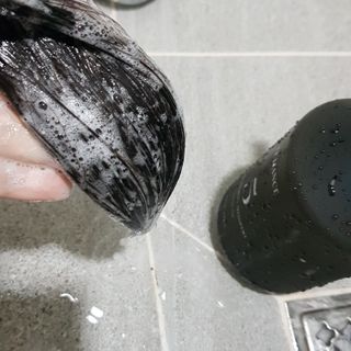 르핸스 퍼포밍 5 샴푸 비반트 포렛/베티버 포그 — 5점을 준 리뷰어가 2022년 12월 올린 사용 사진