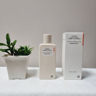 로우퀘스트 베리어 인핸싱 토너투에센스 200ml — 5점을 준 리뷰어가 2023년 10월 올린 사용 사진