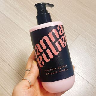 난나 살몬 스파이더 검버섯 미백 톤업 화이트닝 연어 앰플 크림 300ml 대용량 — 4.5점을 준 리뷰어가 2022년 8월 올린 사용 사진
