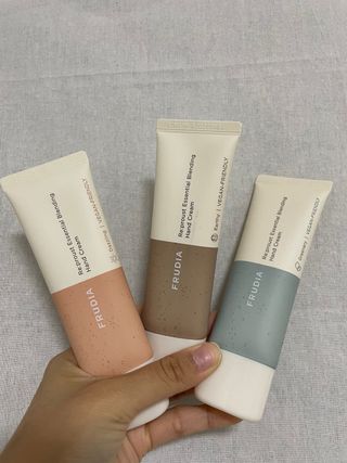 [후르디아] 끈적임 없는 착한성분 비건  핸드크림 3종 — 5점을 준 리뷰어가 2022년 10월 올린 사용 사진