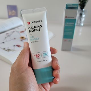리더스코스메틱 리더스 카밍 바이오틱스 선 에센스 SPF 50+ PA++++ — 5점을 준 리뷰어가 2022년 5월 올린 사용 사진