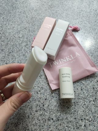 [트윙클라] 안티멜라 수딩 워터밤+안티링클 샤이닝 멀티밤 — 5점을 준 리뷰어가 2022년 6월 올린 사용 사진