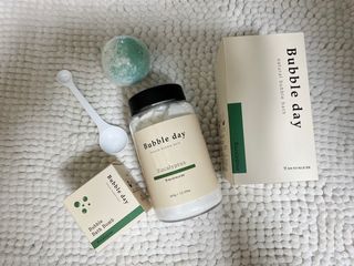 버블데이 아로마/과일 거품 입욕제 — 4.5점을 준 리뷰어가 2021년 7월 올린 사용 사진