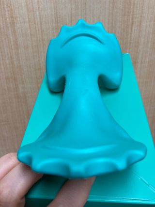 힐니스북 [힐마이넥]   거북목 통증완화를 위한 휴대용 목 안마기 — 5점을 준 리뷰어가 2022년 12월 올린 사용 사진