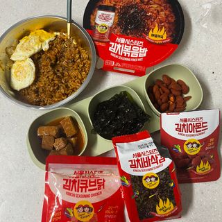 [서울시스터즈] CU 김치 4총사 세트-김치볶음밥, 김치큐브닭, 김치바삭김, 김치아몬드 — 5점을 준 리뷰어가 2021년 11월 올린 사용 사진