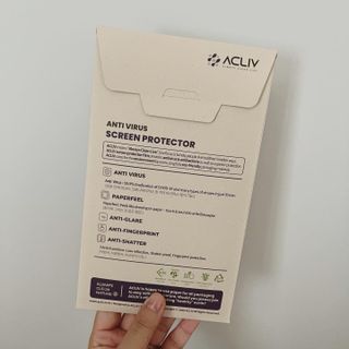 아클리브 Eco 항균 항바이러스 액정 보호필름(iPhone) — 3점을 준 리뷰어가 2022년 7월 올린 사용 사진