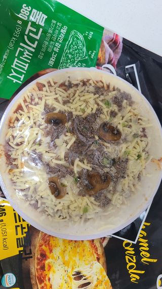 [푸딩팩토리] 10인치 씬피자 3종 택2_베샤멜 고르곤졸라/불고기/고르곤졸라 — 4점을 준 리뷰어가 2022년 5월 올린 사용 사진
