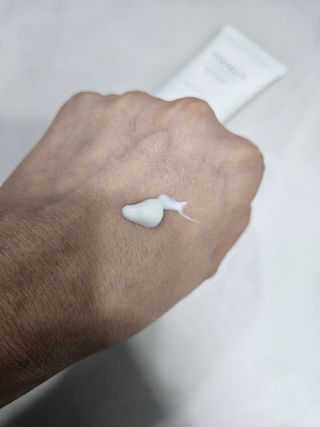 [스킨1004] 마다가스카르 센텔라 히알루-시카 워터핏 선세럼 50ml — 5점을 준 리뷰어가 2024년 5월 올린 사용 사진