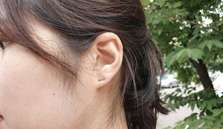 [골드앤디어]14k 미니 스틱 바 귀걸이_3color — 5점을 준 리뷰어가 2021년 6월 올린 사용 사진