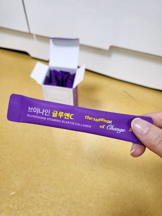 브이나인 글루타치온 비타민C 콜라겐 세라마이드 14포 1BOX — 5점을 준 리뷰어가 2022년 8월 올린 사용 사진