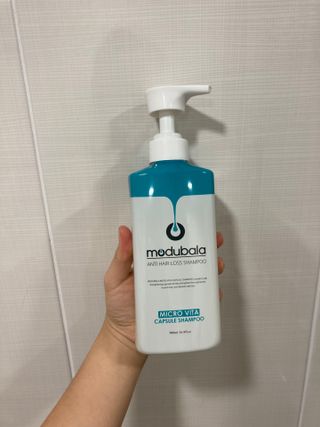 모두발라 마이크로 비타캡슐 탈모샴푸 — 3점을 준 리뷰어가 2022년 1월 올린 사용 사진