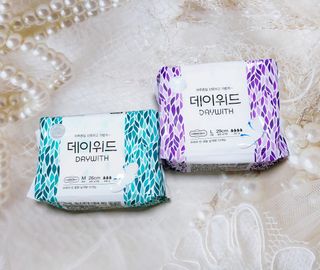 나무드 [데이위드] 국내생산 생리대 가벼운 초 슬림핏 프레쉬 씬 순면커버 생리대 10개입X1팩 — 5점을 준 리뷰어가 2021년 10월 올린 사용 사진