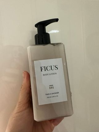 테이크어샤워 [스스]피쿠스 바디로션 FICUS BODY LOTION 250ML — 5점을 준 리뷰어가 2025년 10월 올린 사용 사진