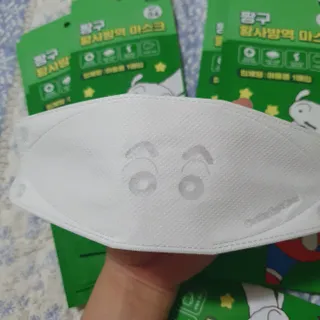 [숨그림]  덴탈마스크 짱구 우리아이 그리고 내가 쓰는 믿을수있는 케릭터 마스크  16종 — 5점을 준 리뷰어가 2021년 10월 올린 사용 사진
