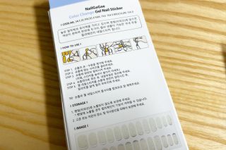 [네일가게] 햇빛에 닿으면 색이 변하는 신기한 햇살 반전 네일스티커_B — 5점을 준 리뷰어가 2021년 8월 올린 사용 사진