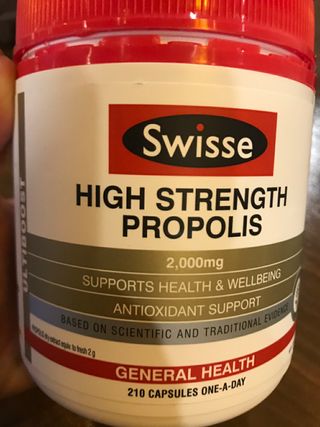 Swisse 스위스 고함량 프로폴리스 2,000mg 210정 — 5점을 준 리뷰어가 2021년 2월 올린 사용 사진