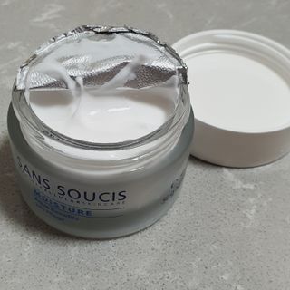 산수시 아쿠아 베네핏 24h 수부지 물광 속건조 수분크림 50ml — 5점을 준 리뷰어가 2021년 6월 올린 사용 사진