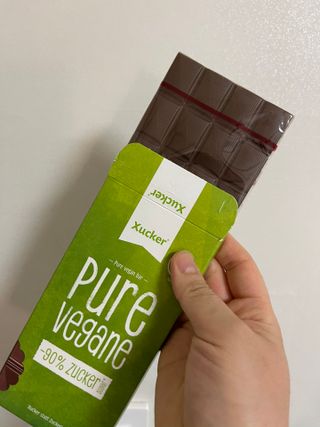 당류2g 자일리톨로 단맛을낸 슈카 퓨어비건 무설탕초콜릿 Xucker vegan 2개입 — 5점을 준 리뷰어가 2021년 4월 올린 사용 사진