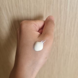 리더스코스메틱 리더스 카밍 바이오틱스 선 에센스 SPF 50+ PA++++ — 5점을 준 리뷰어가 2022년 6월 올린 사용 사진