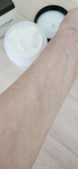 비엔디 프리용[한/영]BnD 바디 미백 겨드랑이 크림 — 4점을 준 리뷰어가 2024년 10월 올린 사용 사진