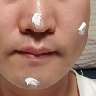 [AHC] 세이프온 에센스 선크림 올리브영 스페셜 증정 기획세트 — 5점을 준 리뷰어가 2022년 6월 올린 사용 사진
