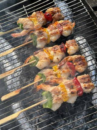 [다물꼬치] 삼겹새우롤꼬치 5개입 350g  + 데리야끼소스 120g + 매운고추소스 120g — 5점을 준 리뷰어가 2021년 10월 올린 사용 사진