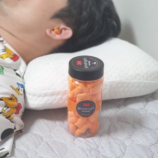 3M 소음방지 수면 귀마개 굿나잇 이어플러그 오렌지/퍼플 50쌍 — 5점을 준 리뷰어가 2023년 7월 올린 사용 사진