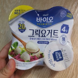 매일바이오 그릭요거트 오리지널 플레인 4개, 로스터리 커피믹스 4개 — 5점을 준 리뷰어가 2021년 12월 올린 사용 사진