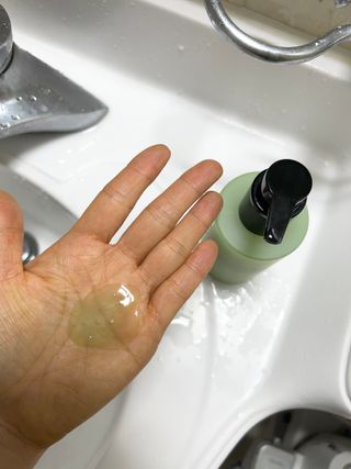 프리마인 메이크업과 들뜨는 각질까지 한방에 깐달걀로! 순하기까지한 셀베이스 그린티클렌저(200ml) — 5점을 준 리뷰어가 2023년 3월 올린 사용 사진