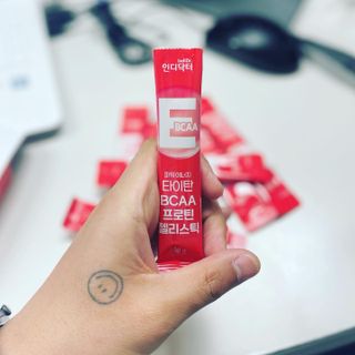 [인디닥터] 타이탄 BCAA 프로틴 젤리스틱 — 5점을 준 리뷰어가 2022년 4월 올린 사용 사진