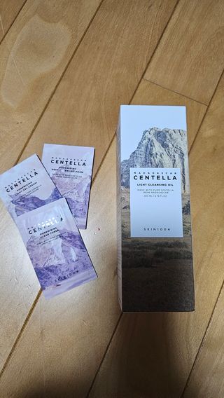 스킨1004 [SKIN1004] 마다가스카르 센텔라 라이트 클렌징 오일 200ml — 4점을 준 리뷰어가 2024년 7월 올린 사용 사진