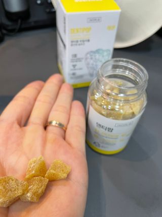 작심연구소 구취제거+충치예방+치아화이트닝 마법의 캔디 덴티팝3종(맛 랜덤 발송) — 4점을 준 리뷰어가 2022년 6월 올린 사용 사진