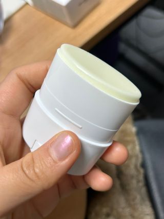 부쉬맨 워터프루프 서핑 선스틱 16g SPF50+ PA++++ — 4.5점을 준 리뷰어가 2023년 4월 올린 사용 사진