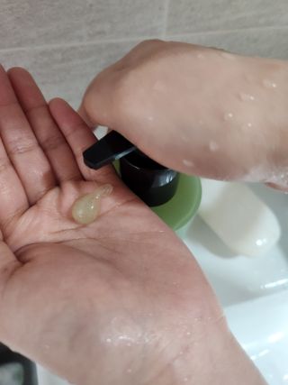 프리마인 메이크업과 들뜨는 각질까지 한방에 깐달걀로! 순하기까지한 셀베이스 그린티클렌저(200ml) — 4점을 준 리뷰어가 2023년 4월 올린 사용 사진
