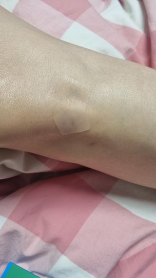 [큐어반H 커팅] 간편하게 떼서 쓰는 자외선차단 습윤밴드 (1팩/30매입) — 5점을 준 리뷰어가 2022년 12월 올린 사용 사진
