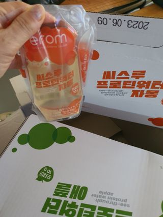 이롬 씨스루 프로틴워터 사과, 자몽 200ml x 12입 — 5점을 준 리뷰어가 2022년 9월 올린 사용 사진