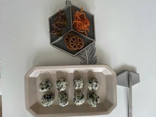 하나마이 [마마쿡] 전 청와대 천상현 셰프의 밑반찬  5종세트(소고기 장조림+연근조림+진미채+간장김자반+새우김자반) — 5점을 준 리뷰어가 2023년 4월 올린 사용 사진