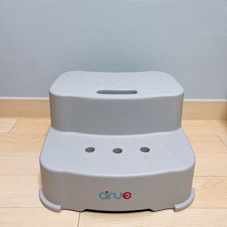 아르브 / 퍼지 2단 유아 아기 욕실 발판 발 디딤대 — 5점을 준 리뷰어가 2023년 1월 올린 사용 사진