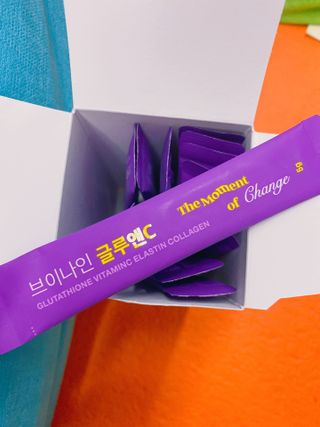 브이나인 글루타치온 비타민C 콜라겐 세라마이드 14포 1BOX — 5점을 준 리뷰어가 2022년 8월 올린 사용 사진